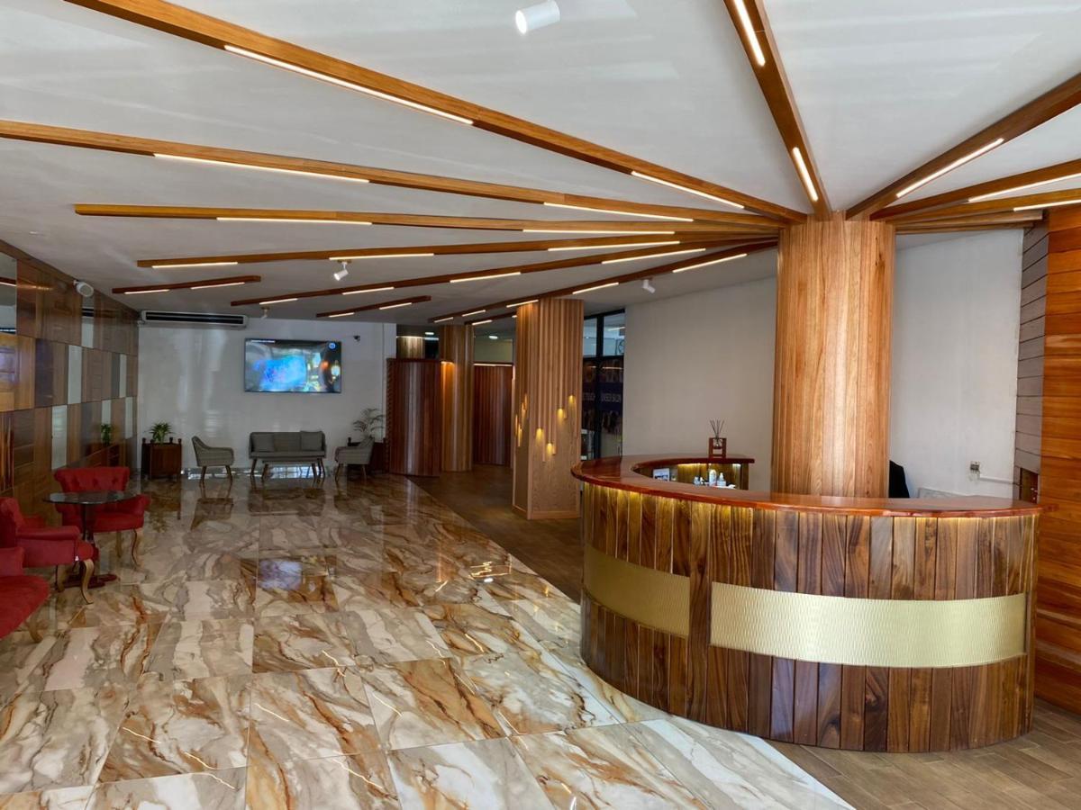 Murex Plaza Hotel & Suites Monrovia Esterno foto