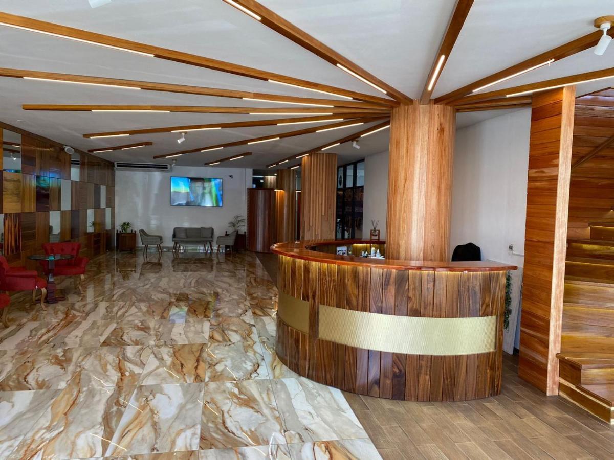 Murex Plaza Hotel & Suites Monrovia Esterno foto