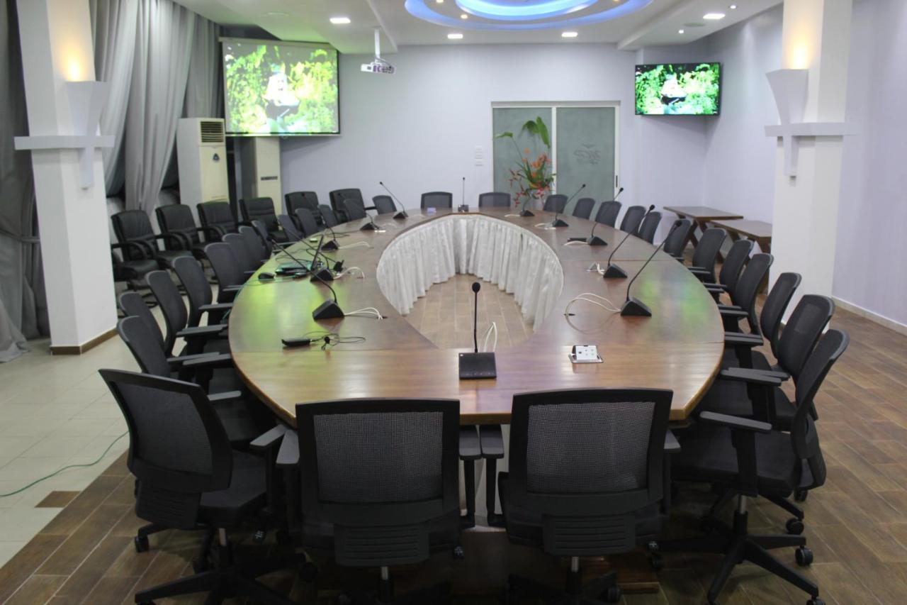 Murex Plaza Hotel & Suites Monrovia Esterno foto