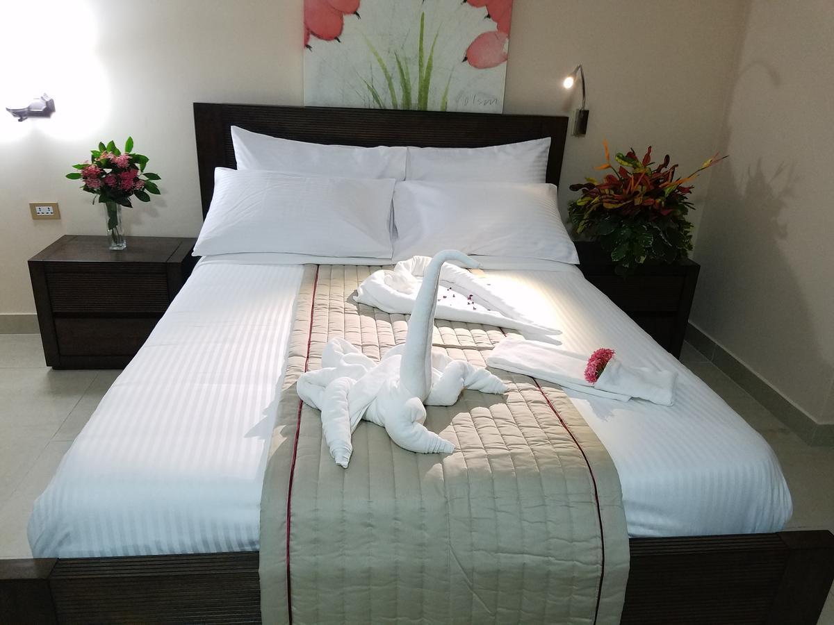 Murex Plaza Hotel & Suites Monrovia Esterno foto