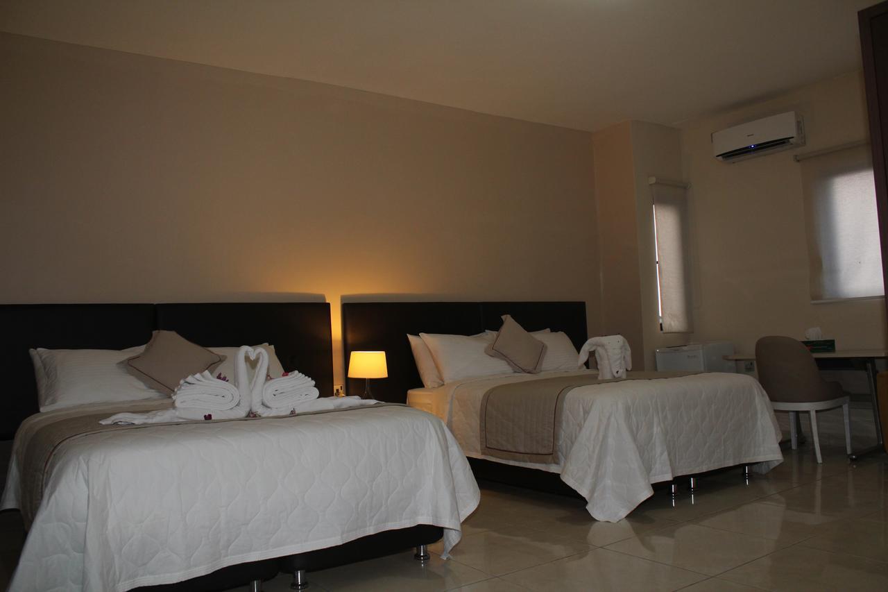 Murex Plaza Hotel & Suites Monrovia Esterno foto