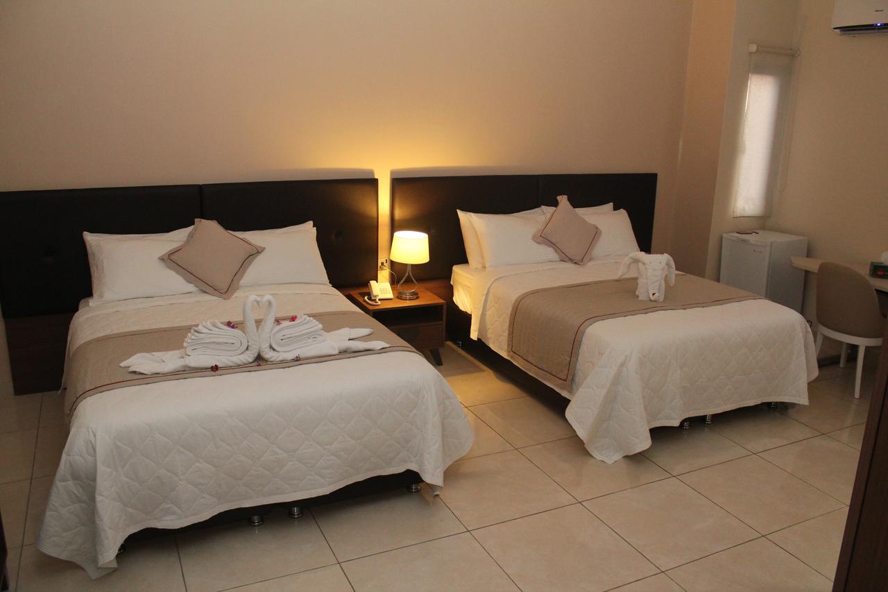 Murex Plaza Hotel & Suites Monrovia Esterno foto
