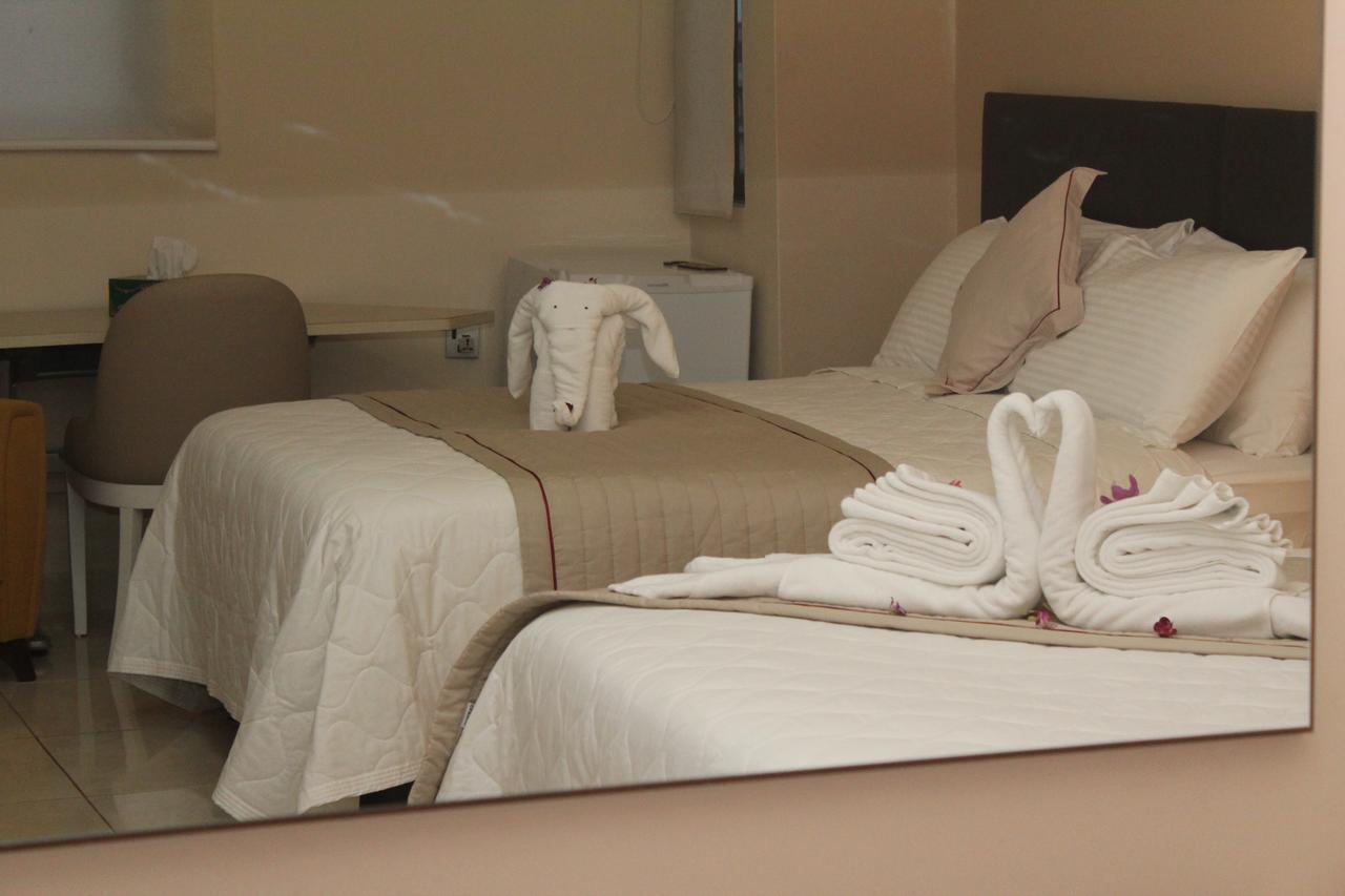 Murex Plaza Hotel & Suites Monrovia Esterno foto