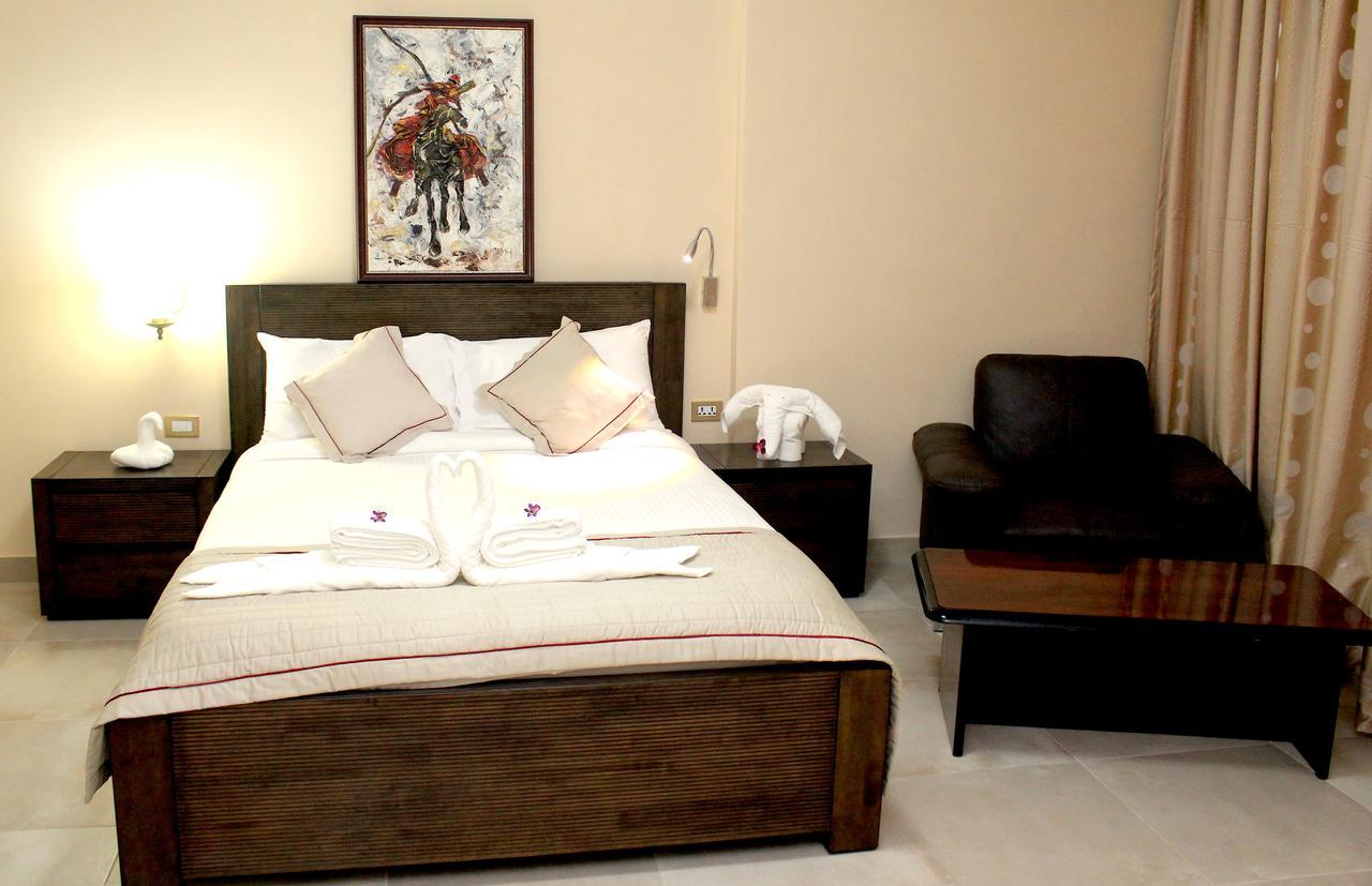 Murex Plaza Hotel & Suites Monrovia Esterno foto