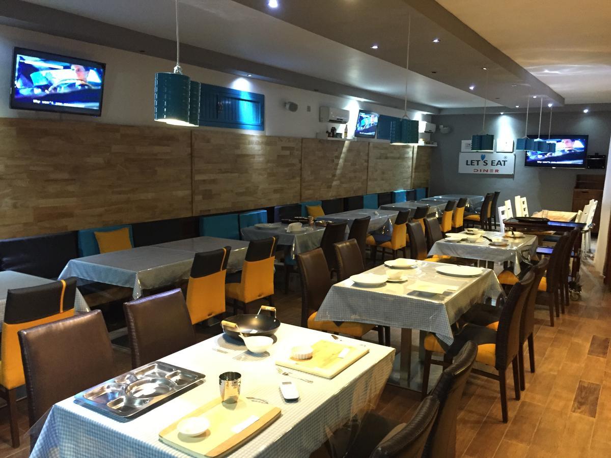 Murex Plaza Hotel & Suites Monrovia Esterno foto