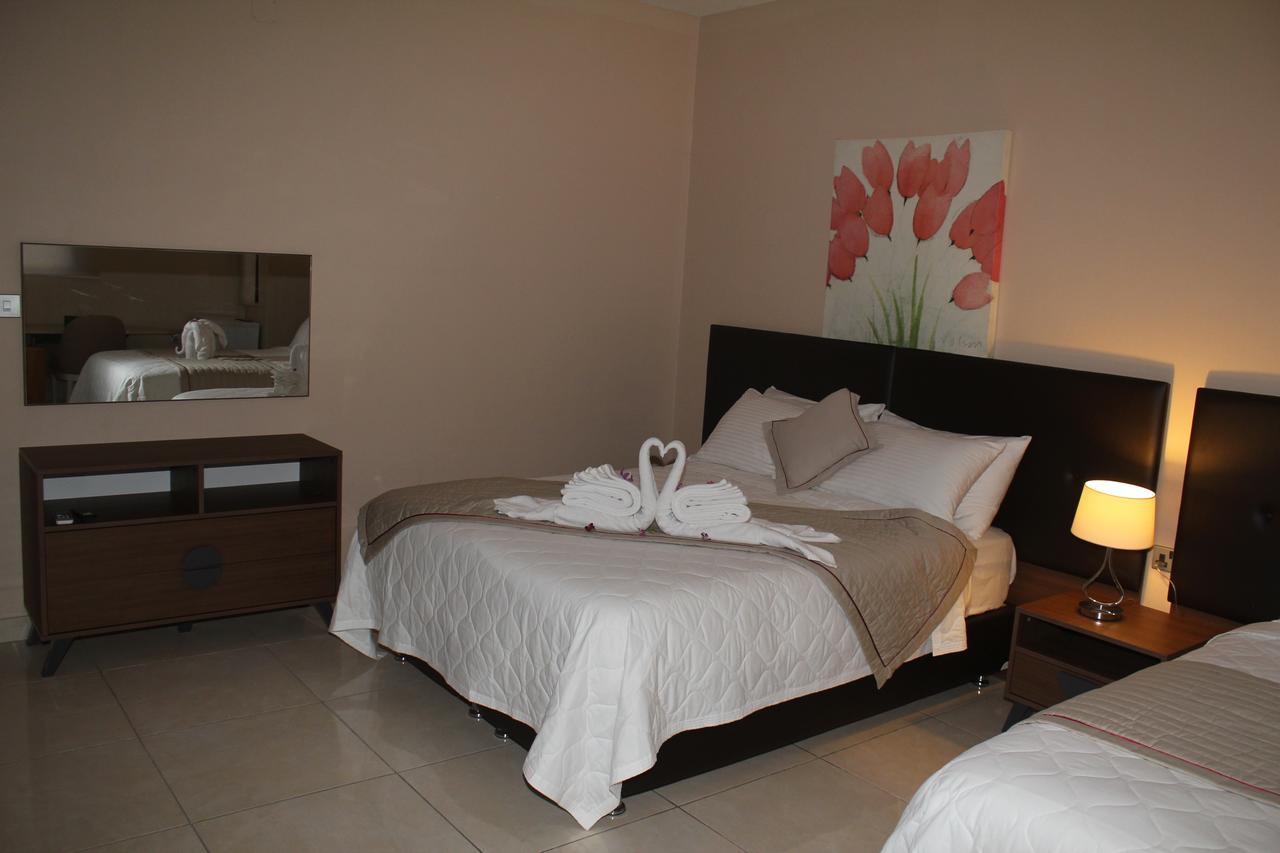Murex Plaza Hotel & Suites Monrovia Esterno foto