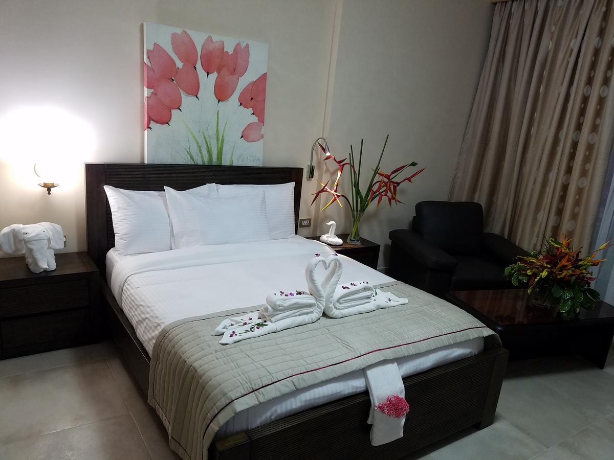 Murex Plaza Hotel & Suites Monrovia Esterno foto