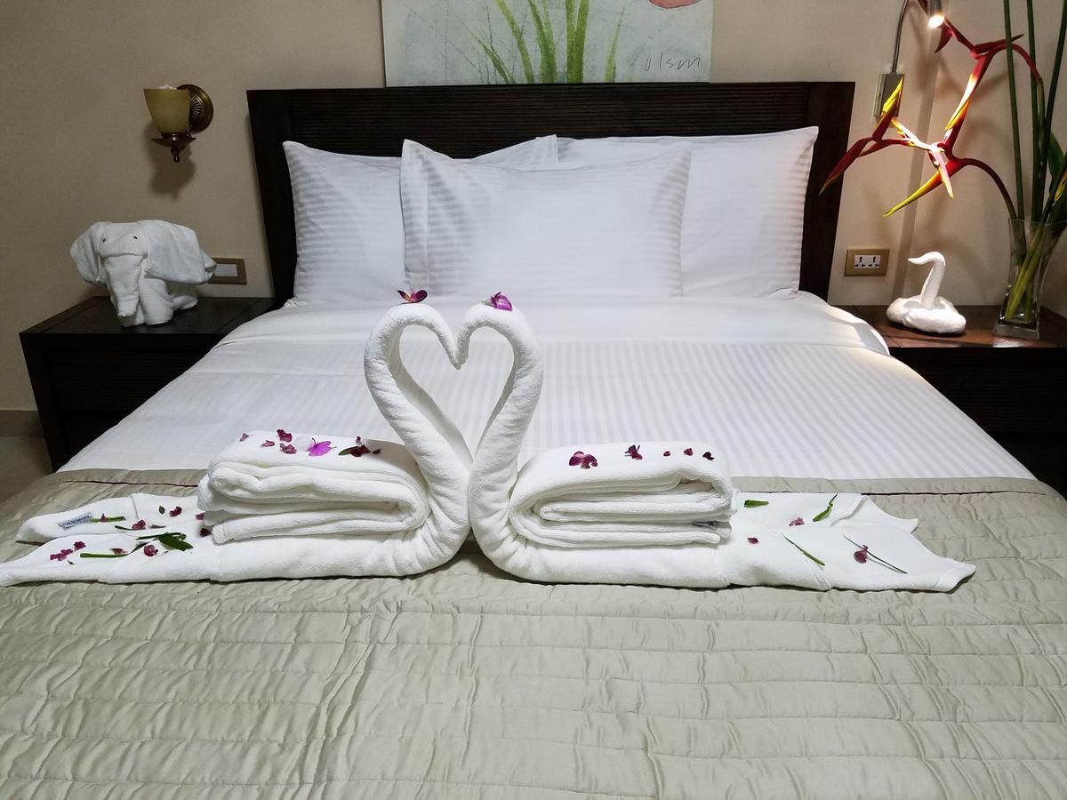 Murex Plaza Hotel & Suites Monrovia Esterno foto
