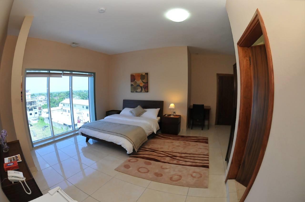 Murex Plaza Hotel & Suites Monrovia Esterno foto