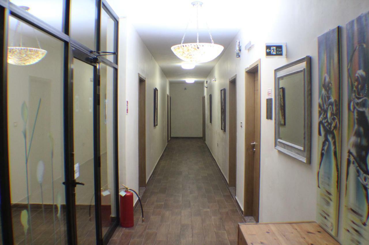 Murex Plaza Hotel & Suites Monrovia Esterno foto