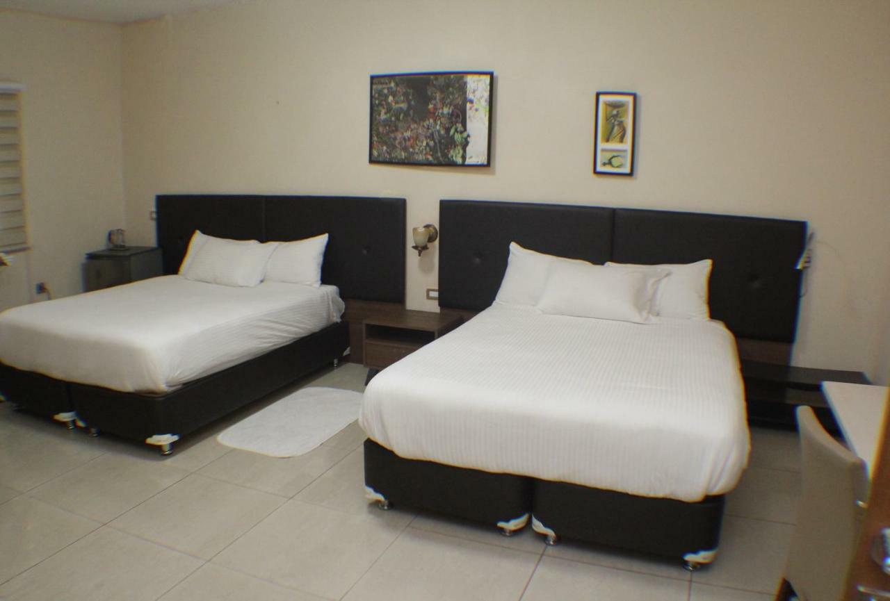 Murex Plaza Hotel & Suites Monrovia Esterno foto